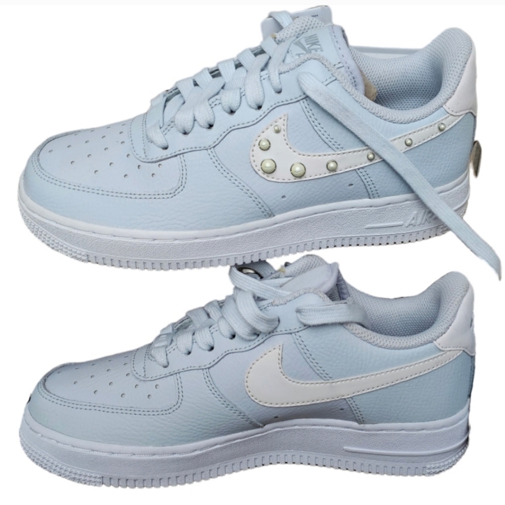 NEW NIKE AIR FORCE 1 07 SE TRND PURE PLATINUM/WHITE WOMEN SZ 7